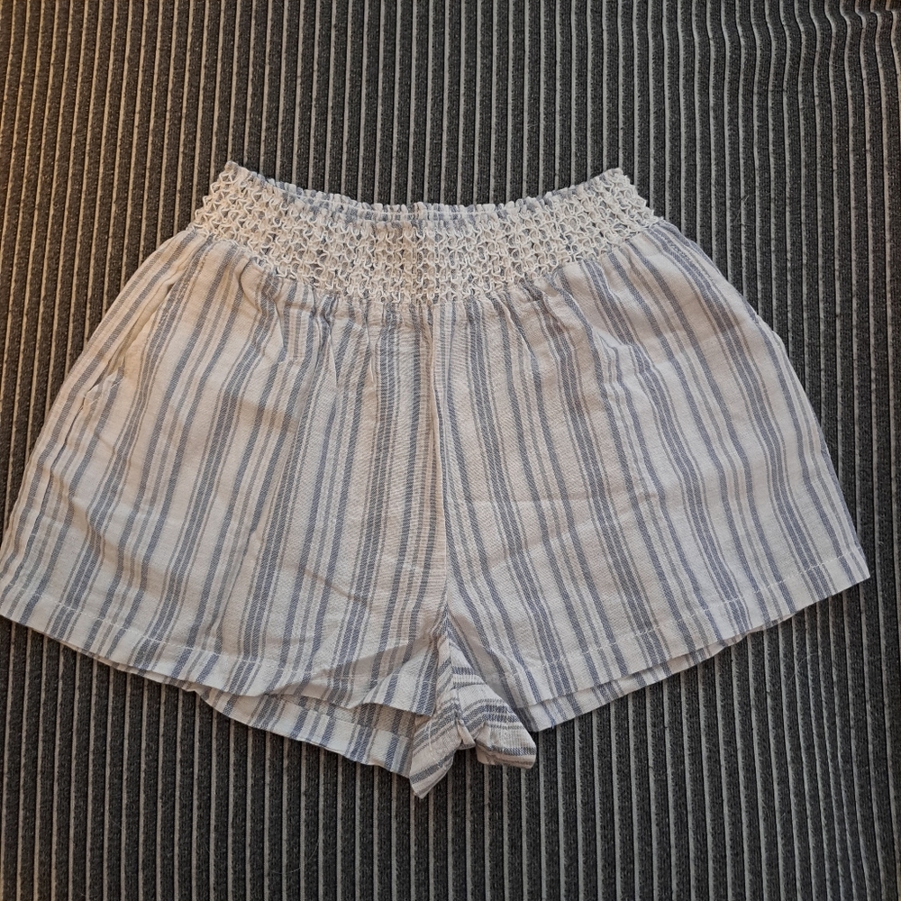 Forever 21 women short white stripped size S